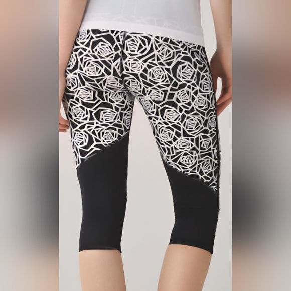 Lululemon Real Quick Crop Leggings – Size 6 – Posey Black/White - Picture 12 of 13